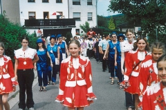 Junggarde bei der Jubiläumsfeier des Habacher Karnevalvereins (im Sommer)